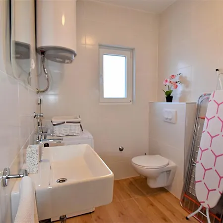 Maris Apartment *