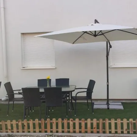 Maris Apartment *